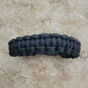 Cobra Knot 8.25" Paracord Bracelet With Buckle Closure Color Black